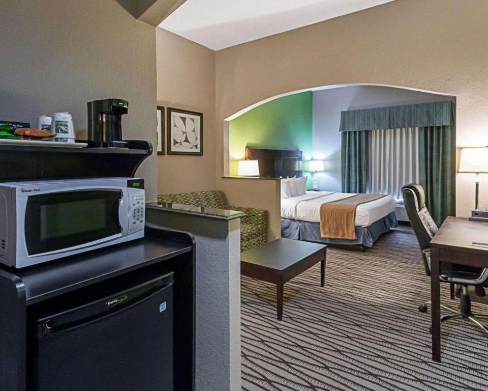Quality Suites Салфер Экстерьер фото