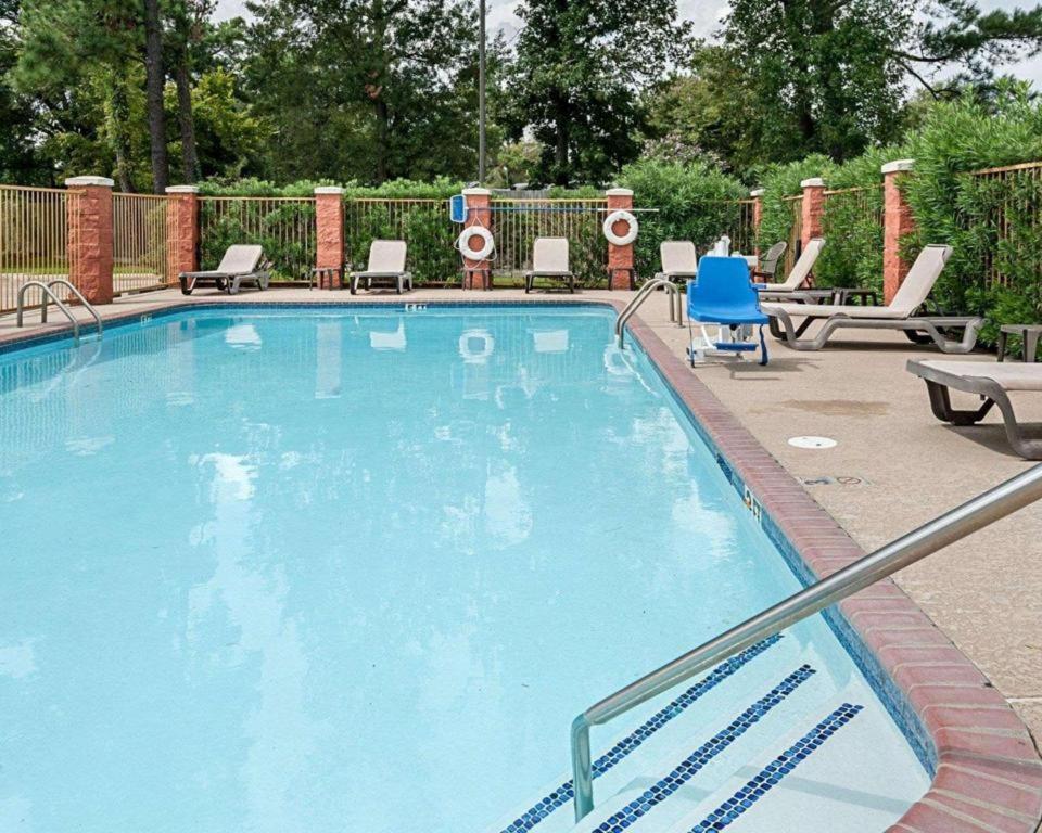 Quality Suites Салфер Экстерьер фото