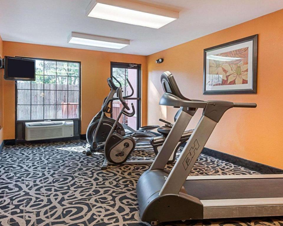 Quality Suites Салфер Экстерьер фото