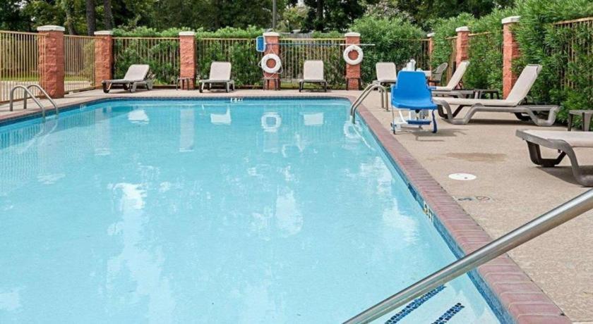 Quality Suites Салфер Экстерьер фото