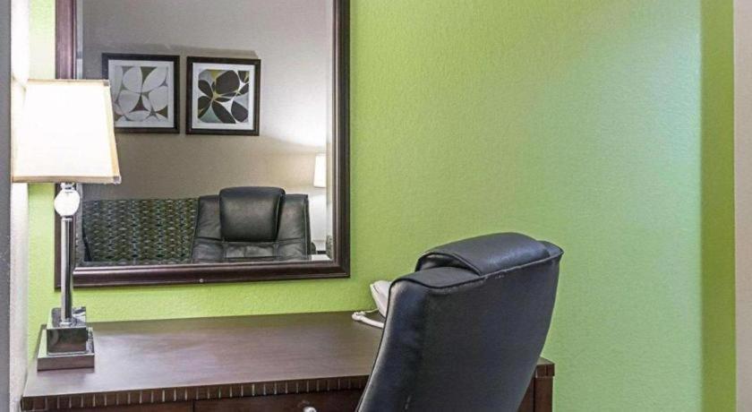 Quality Suites Салфер Экстерьер фото