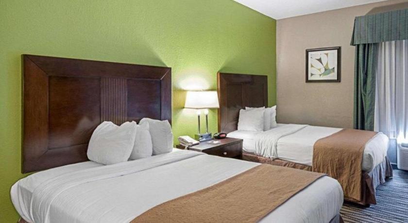Quality Suites Салфер Экстерьер фото