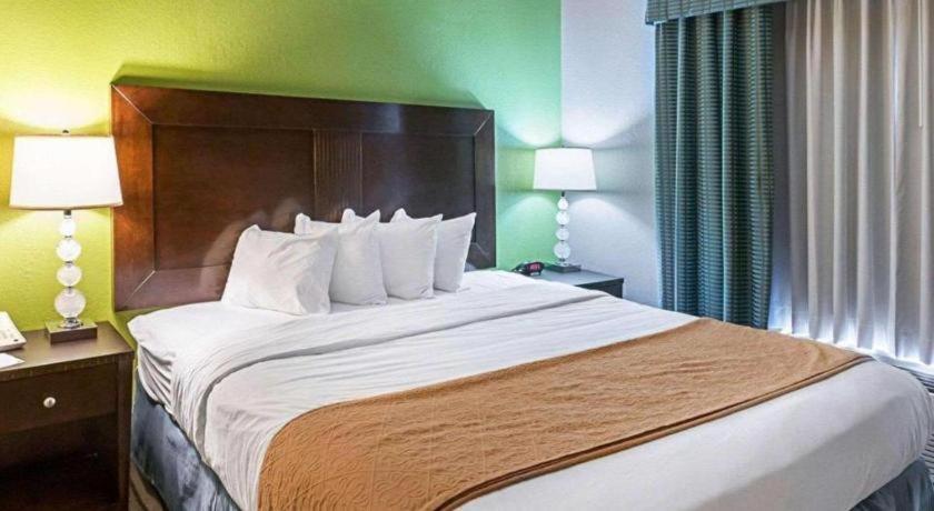 Quality Suites Салфер Экстерьер фото