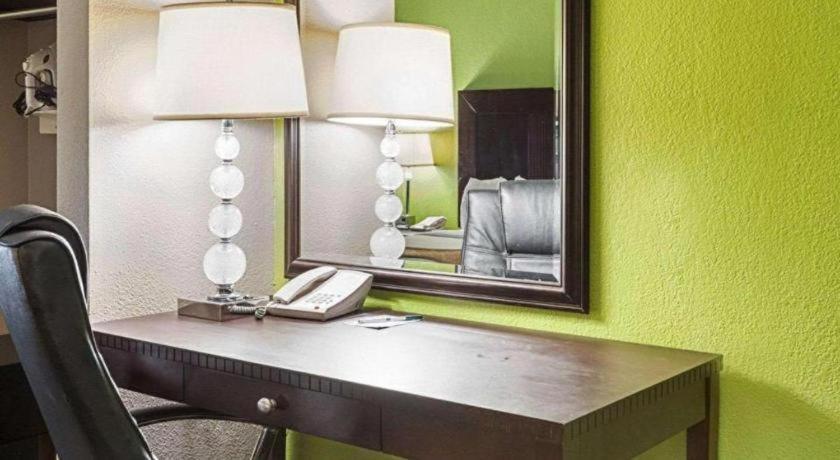 Quality Suites Салфер Экстерьер фото