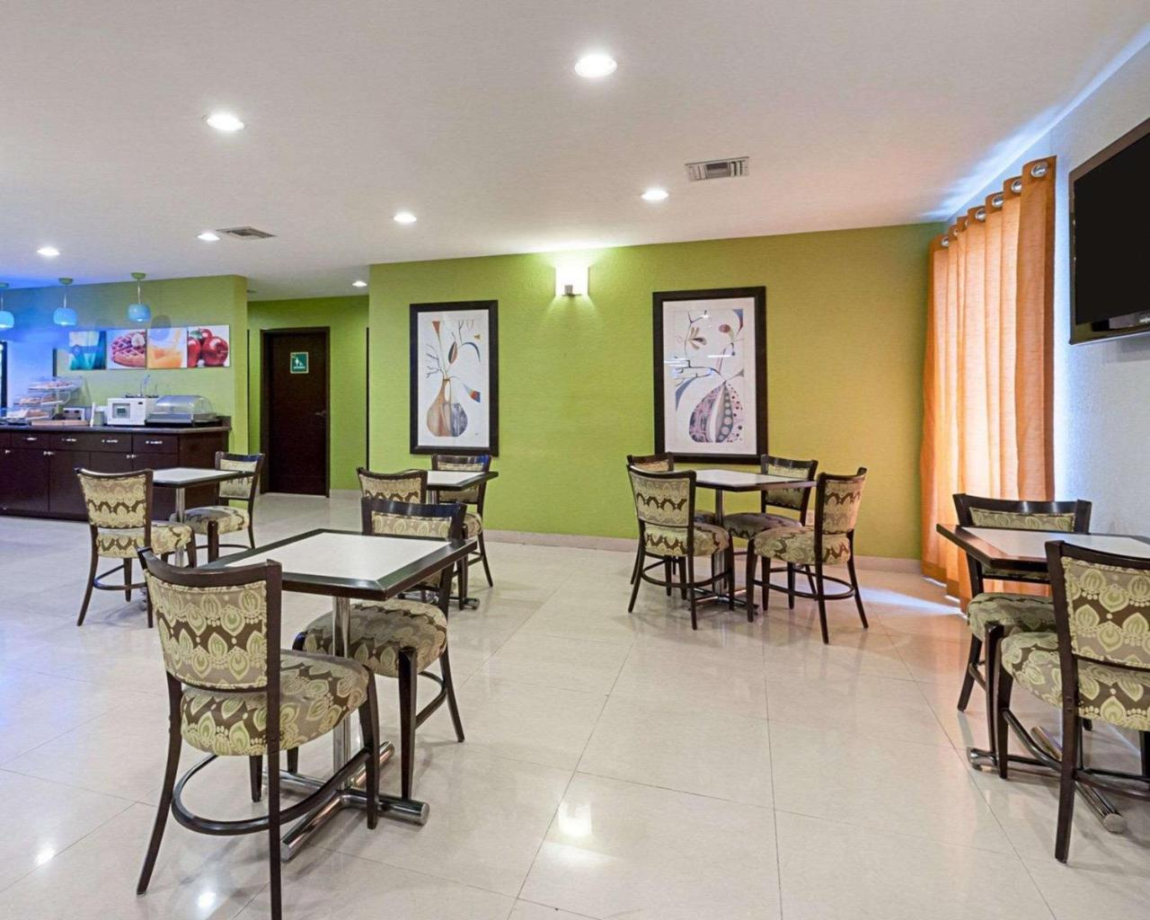 Quality Suites Салфер Экстерьер фото
