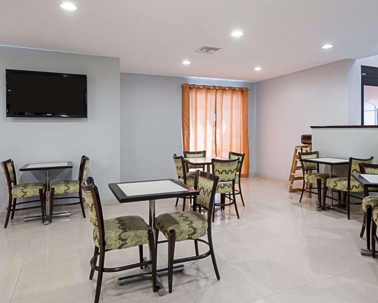 Quality Suites Салфер Экстерьер фото